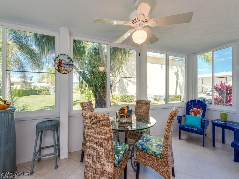 195 Peppermint Ln in Naples, FL - Building Photo