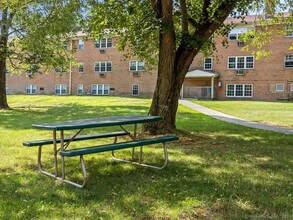 1080 New Haven Ave in Milford, CT - Building Photo - Building Photo