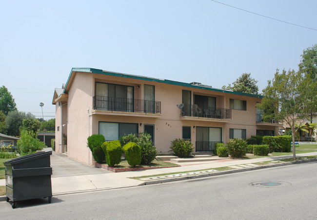 201 N Myrtle Ave in Monrovia, CA - Building Photo - Building Photo