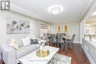 10 Leopard Gate in Brampton, ON - Building Photo - Building Photo