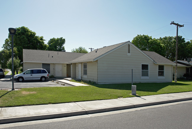 2860 Crest1 Rd in Atwater, CA - Foto de edificio - Building Photo