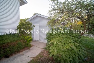 4749 Circle Shore Dr SE in Kentwood, MI - Building Photo - Building Photo