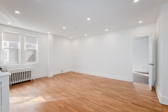 310-312 LONSDALE RD in Toronto, ON - Building Photo - Interior Photo