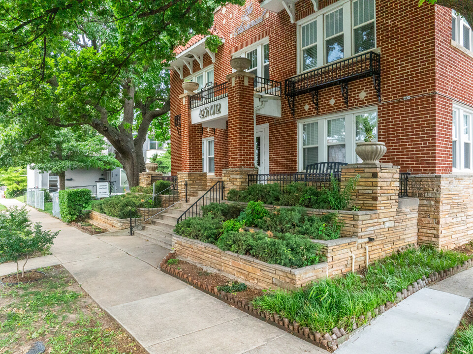 Claremont Apartments in Oklahoma City, OK - Building Photo