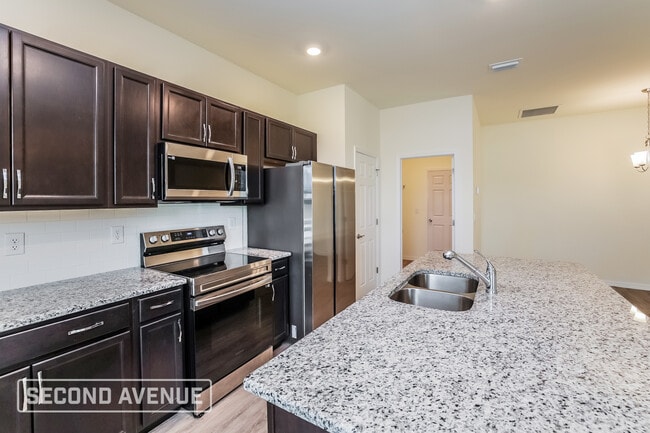 1012 NE 32nd Terrace in Cape Coral, FL - Building Photo - Building Photo