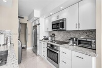 5 Farrey Ln, Unit 504 in Miami Beach, FL - Building Photo - Building Photo