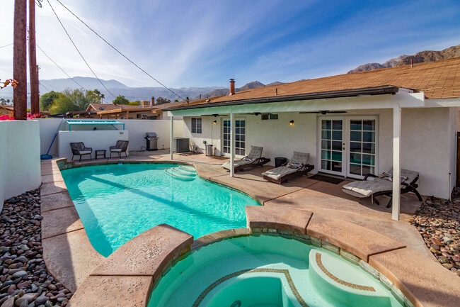 54200 Avenida Madero in La Quinta, CA - Foto de edificio - Building Photo