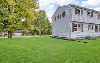 3044 Jersey Ridge Rd in Davenport, IA - Foto de edificio - Building Photo