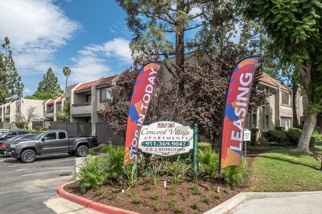 Concord Village in Riverside, CA - Foto de edificio - Building Photo