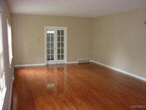 40 Oakland Pl in Buffalo, NY - Building Photo - Building Photo