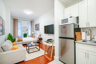 444 W 48th St in New York, NY - Building Photo - Building Photo
