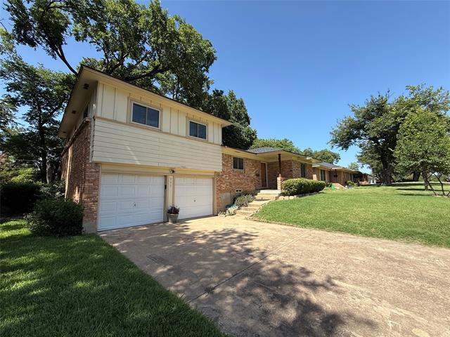 935 Golden Trophy Dr in Dallas, TX - Building Photo - Building Photo