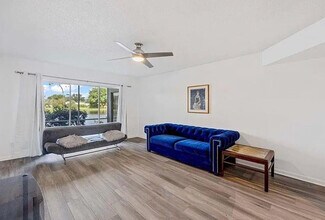 209 Bobolink Way in Naples, FL - Building Photo - Building Photo