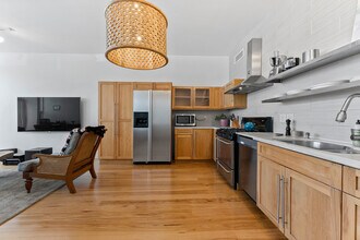 615 Hampton Dr in Los Angeles, CA - Building Photo - Building Photo