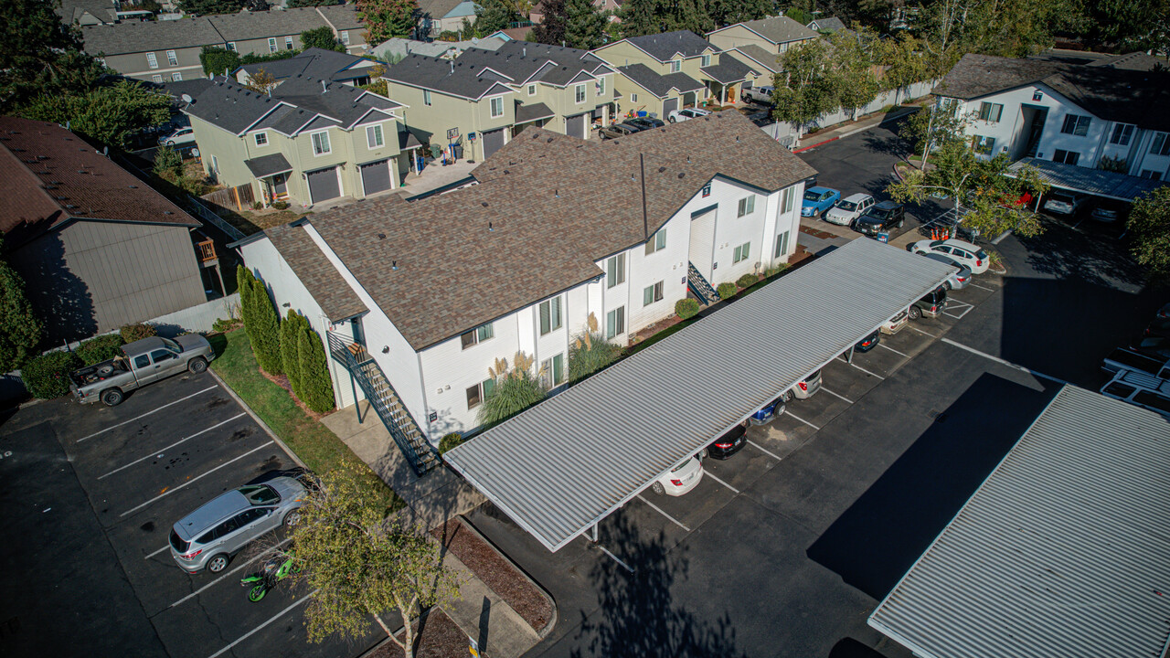 Veri on Sunnyview in Salem, OR - Building Photo