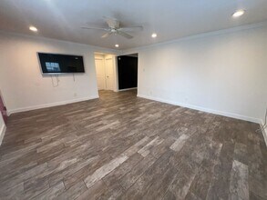 1917 Thonig Rd in Houston, TX - Foto de edificio - Building Photo