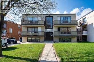 10 Wasdale Crescent in Toronto, ON - Building Photo - Building Photo