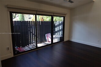 454 SE 14th St in Dania Beach, FL - Building Photo - Building Photo