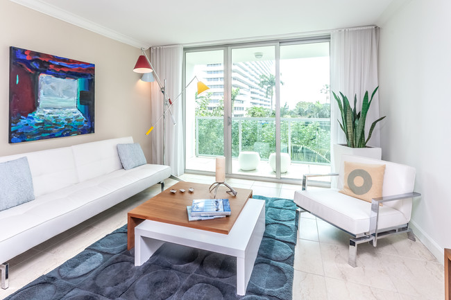 1550 Brickell Ave in Miami, FL - Building Photo - Interior Photo