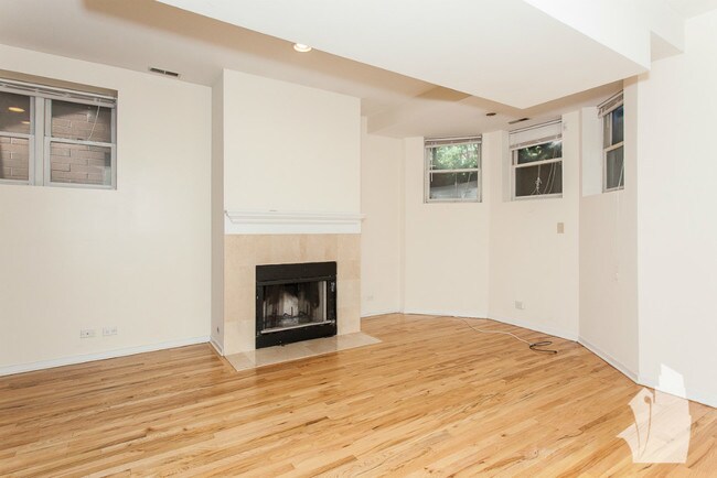 2320 N Southport Ave, Unit G