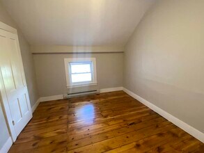 18 Emerald Pl in Easthampton, MA - Building Photo - Building Photo