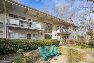 7758 Donnybrook Ct, Unit 201 in Annandale, VA - Building Photo