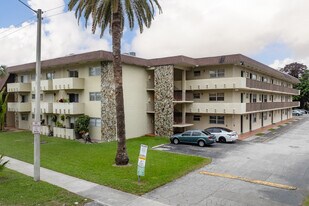 Dadeland Park Condo in Miami, FL - Building Photo