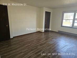 935 W Madison St in Platteville, WI - Building Photo - Building Photo