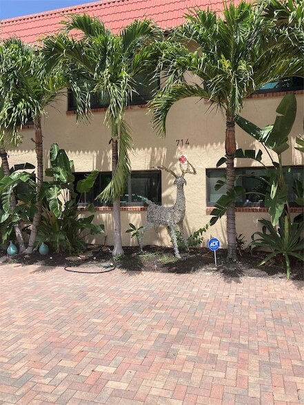 714 SE 19th Ave, Unit 5 in Deerfield Beach, FL - Building Photo