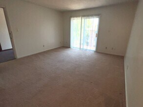 1819 University Dr in Cedar Falls, IA - Foto de edificio - Building Photo