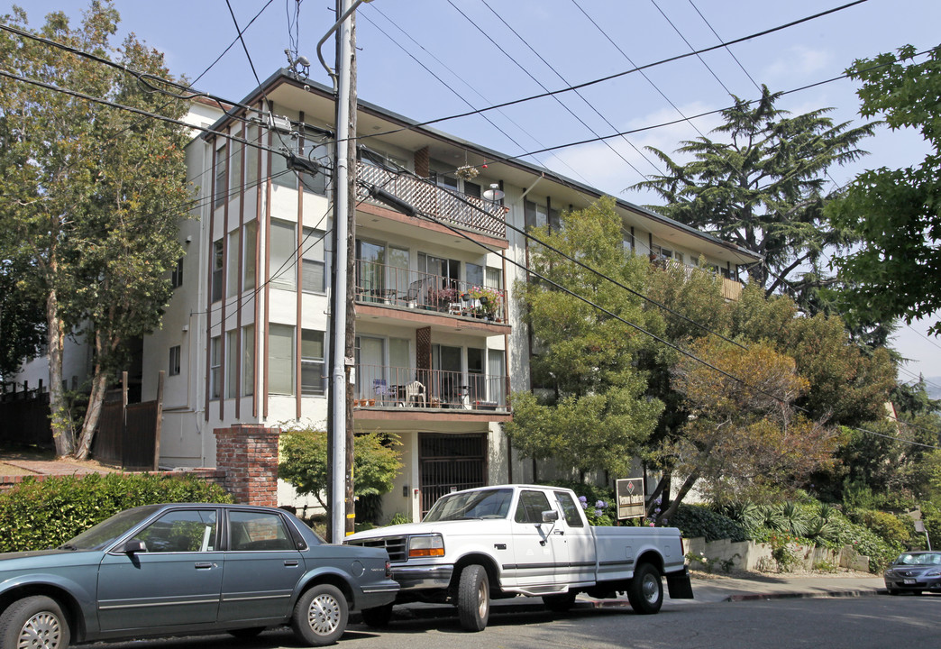 Vernon Gardens Apartments in Oakland, CA - Building Photo