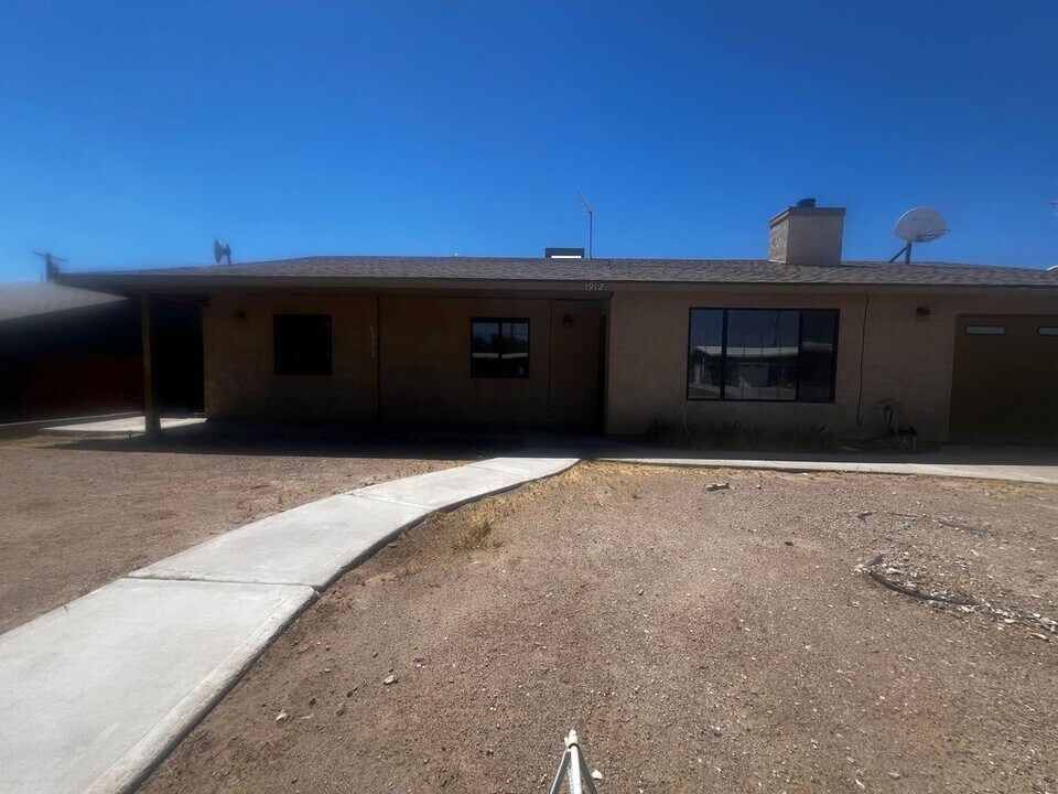 1912 Cortez St in Needles, CA - Foto de edificio