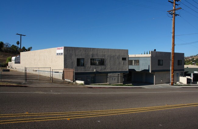 9315 Campo Rd in Spring Valley, CA - Foto de edificio - Building Photo