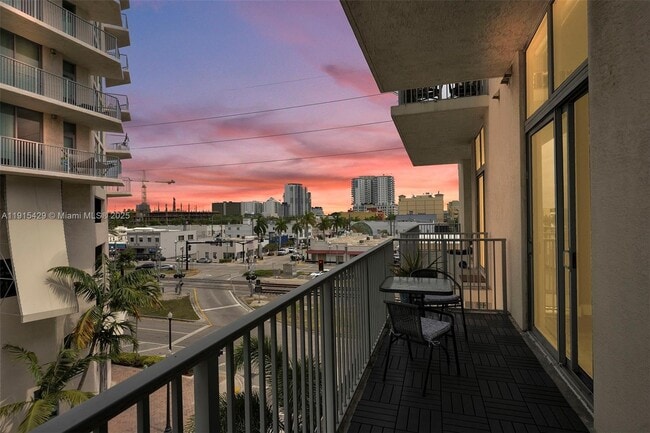 2100 Van Buren St in Hollywood, FL - Building Photo - Building Photo