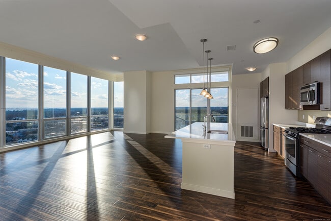 1 Hbr Pt Rd in Stamford, CT - Building Photo - Building Photo