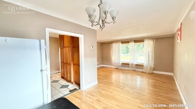 54 Kimbark Dr in Brampton, ON - Building Photo - Building Photo