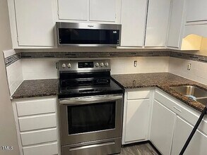 1022 Sandlin Pl in Raleigh, NC - Building Photo - Building Photo