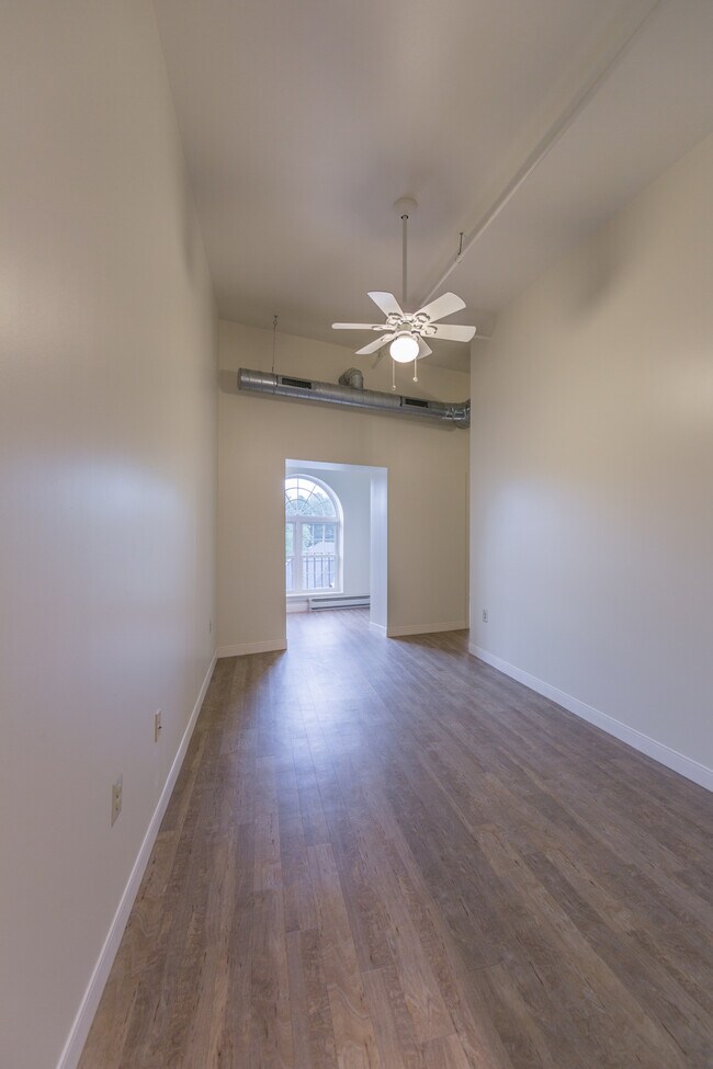 876 W Lancaster Ave in Bryn Mawr, PA - Foto de edificio - Building Photo