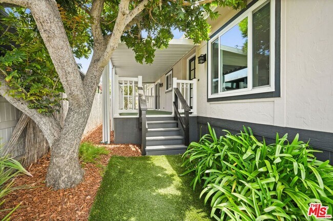 29500 Heathercliff Rd in Malibu, CA - Building Photo - Building Photo