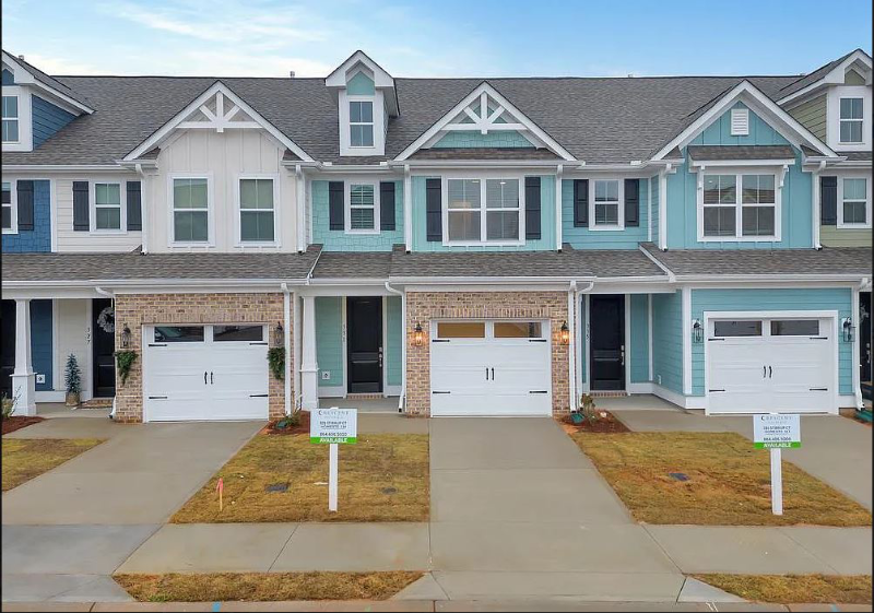 331 Stirrup Ct in Greer, SC - Building Photo