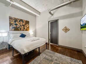 555 Evergreen St in Dallas, TX - Building Photo - Building Photo