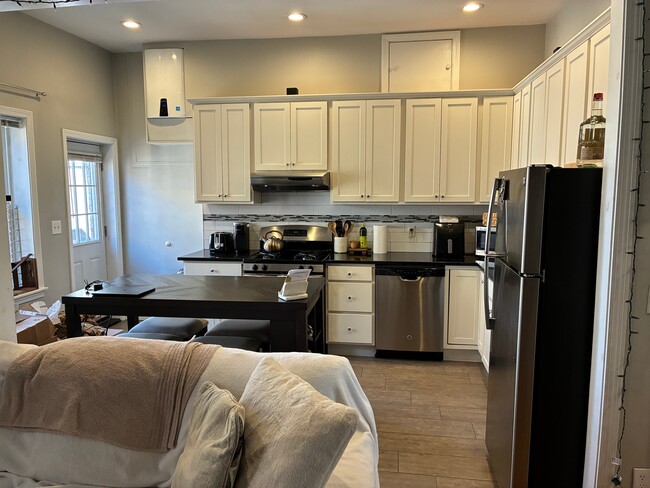 385 Cambridge St, Unit 2