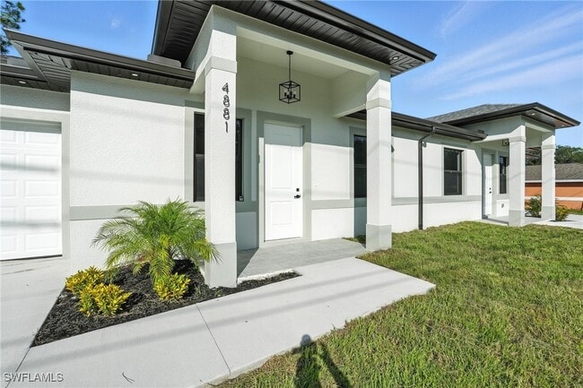 4881-4883 Leonard Blvd S in Lehigh Acres, FL - Foto de edificio - Building Photo