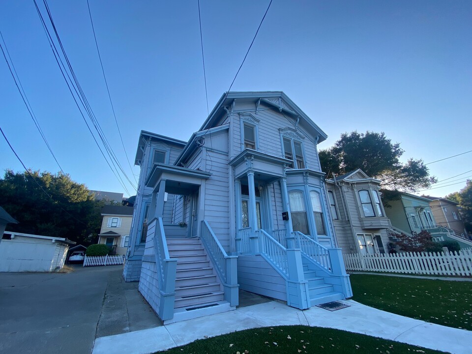 1626 Santa Clara Ave in Alameda, CA - Building Photo