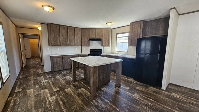 property at 2320 E MacArthur Rd