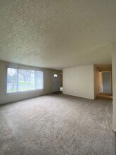 415 E Rose St in Lebanon, OR - Building Photo - Building Photo