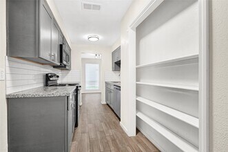 6358 Creekbend Dr in Houston, TX - Building Photo - Building Photo