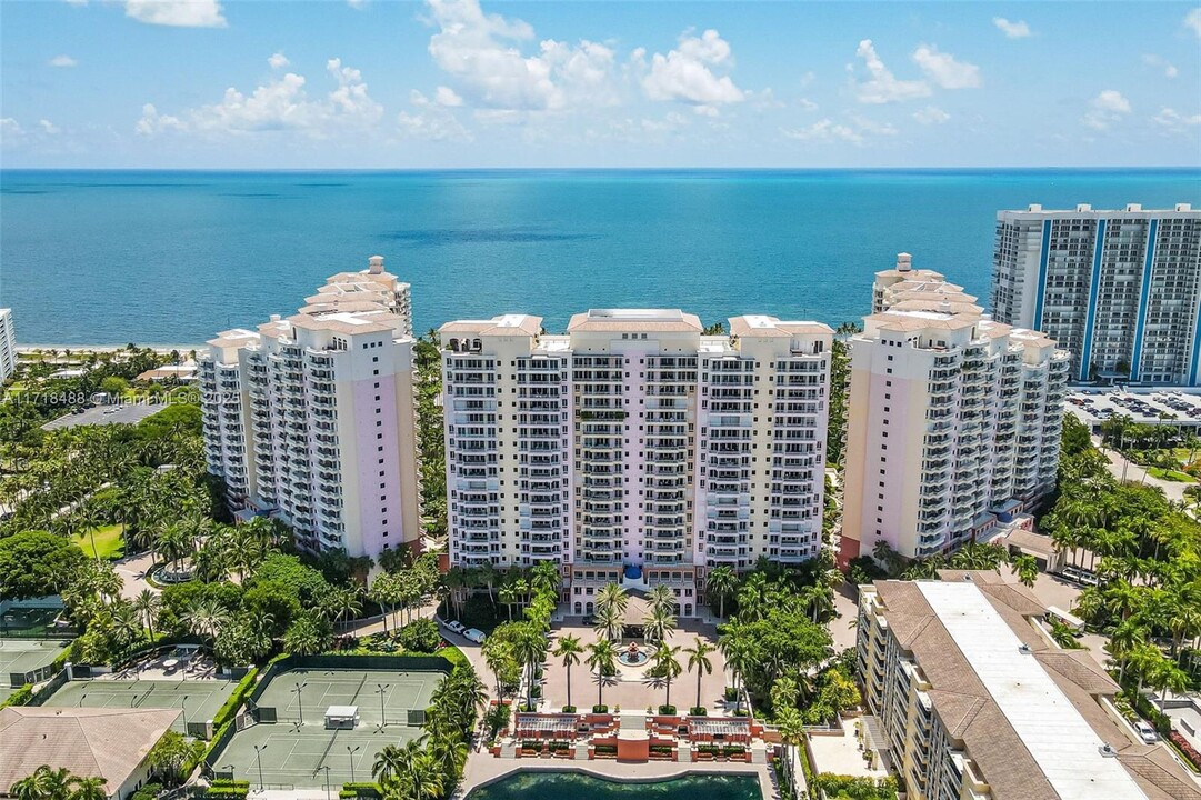 781 Crandon Blvd, Unit 106 in Key Biscayne, FL - Building Photo