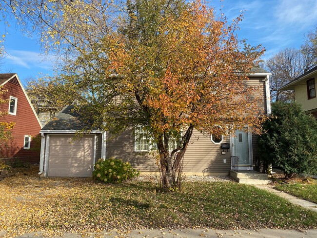 property at 18 9th Ave NW