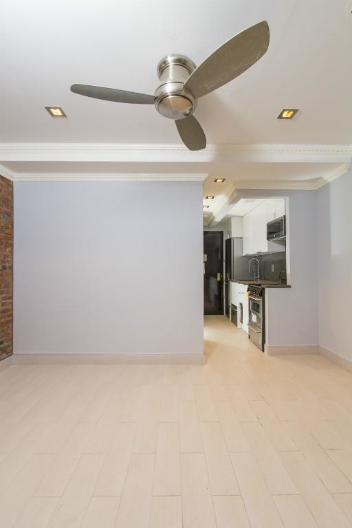 221 E 11th St, Unit GA in New York, NY - Foto de edificio - Building Photo